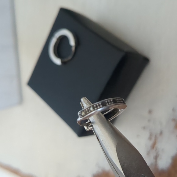 🩶Tiny Silver Macarsite Hoop Earrings - Picture 2 of 7